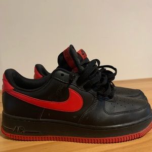 Airforce 1 nike Black red Size 10